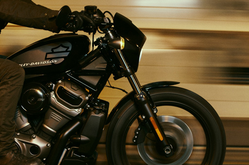 2022-Harley-Davidson-Nightster-975-1
