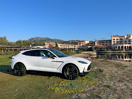 2022-Aston-Martin-DBX707-3