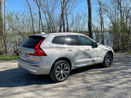 2022-Volvo-XC60-3