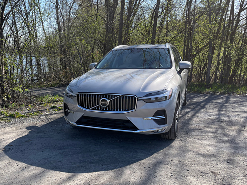 2022 Volvo XC60 B6 First Test: Gorgeous and Updated but Showing Its Age  Inside