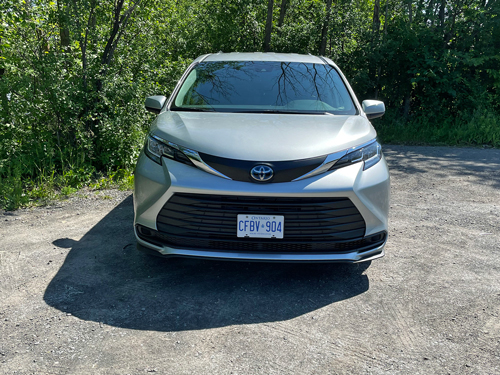 2022-Toyota-Sienna-4