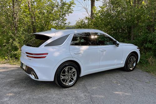 2022-Genesis-GV70-exterior-8