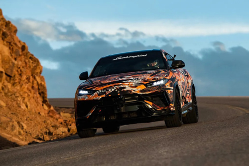 Lamborghini-Urus-Pikes-Peak