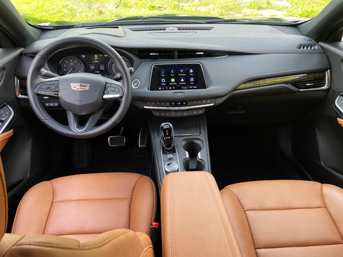 2022-Cadillac-XT4-interior-12