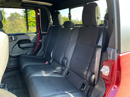 2022-Jeep-Gladiator-Willys-interior-7