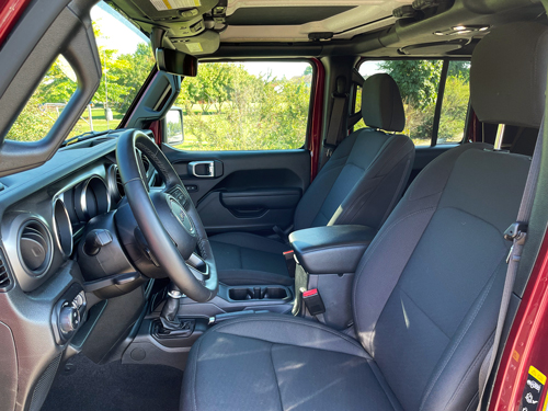 2022-Jeep-Gladiator-Willys-interior-9
