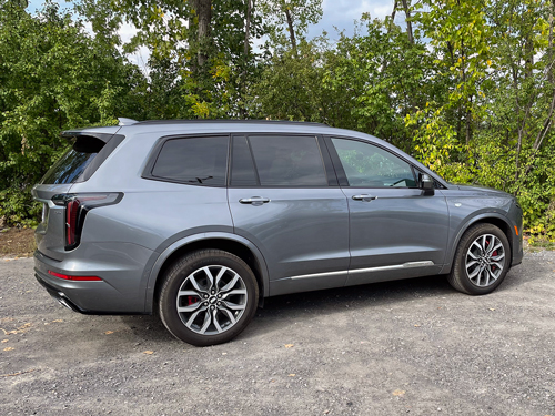 2022-Cadillac-XT6-Exterior-2