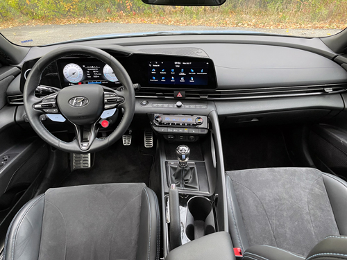 2022-Hyundai-Elantra-interior-15