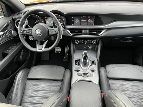 2022-Alfa-Romeo-Stelvio-Interior-12