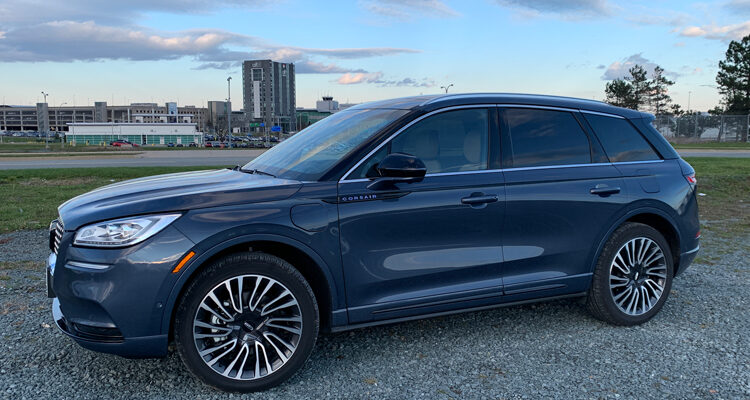 2022-Lincoln-Corsair-GT-1
