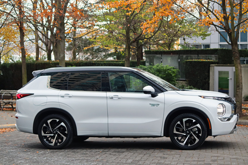 2023-Mitsubishi-Outlander-PHEV-4