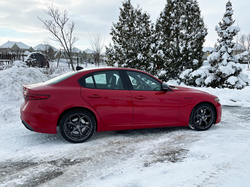 2023-Alfa-Romeo-Giulia-Estrema-exterior-4