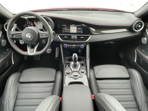 2023-Alfa-Romeo-Giulia-Estrema-interior-1