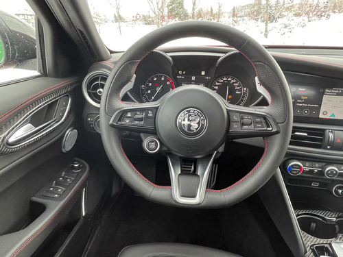 2023-Alfa-Romeo-Giulia-Estrema-interior-3