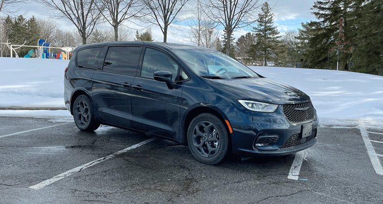 2023-Chrysler-Pacifica-Exterior-1