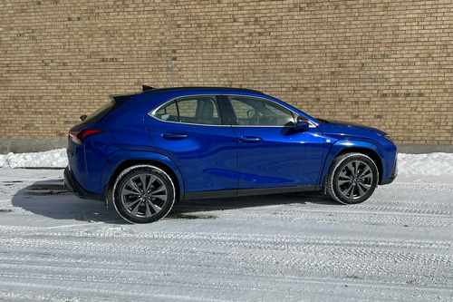 2023-Lexus-UX-250h-exterior-2