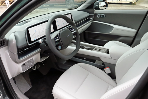 2023-Hyundai-Ioniq-6-front-seats