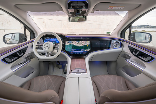 2023-Mercedes-Benz-EQE-cockpit