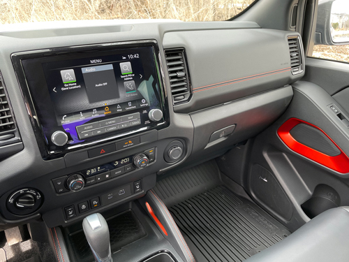 2023-Nissan-Frontier-interior-16