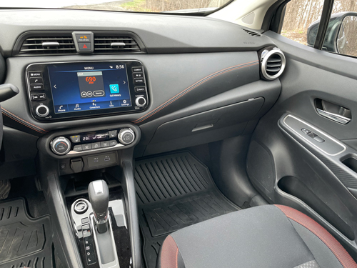 2023-Nissan-Versa-SR-Interior-12