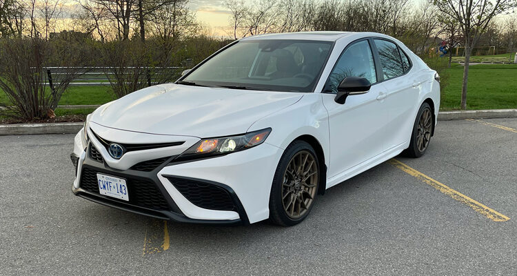 2023-Toyota-Camry-Hybrid-exterior-1