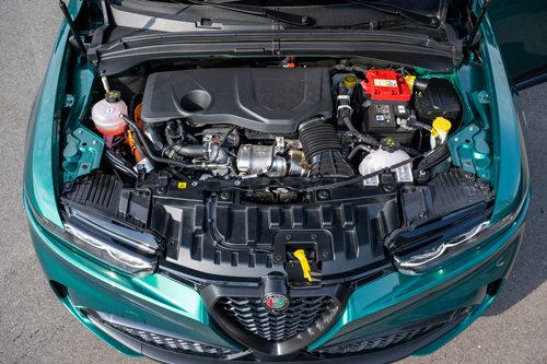 2024-Alfa-Romeo-Tonale-engine