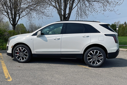 2023-Cadillac-XT5-Exterior-side