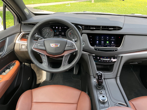 2023-Cadillac-XT5-front-seats