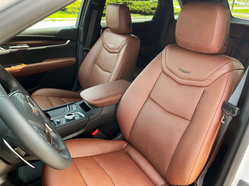 2023-Cadillac-XT5-front-seats