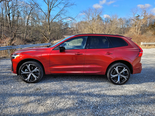 2023-XC60-Recharge-T8-AWD-Ultimate-side