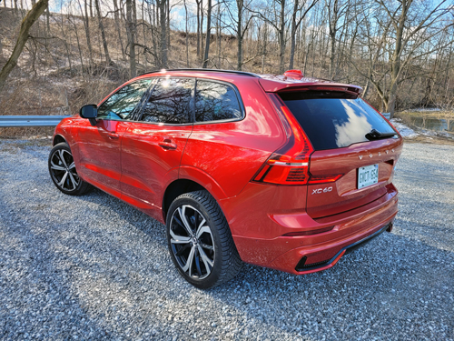 2023-XC60-Recharge-T8-AWD-Ultimate-rear