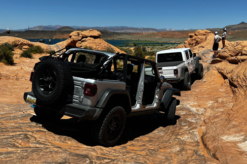 2024-Jeep-Wrangler-offroading