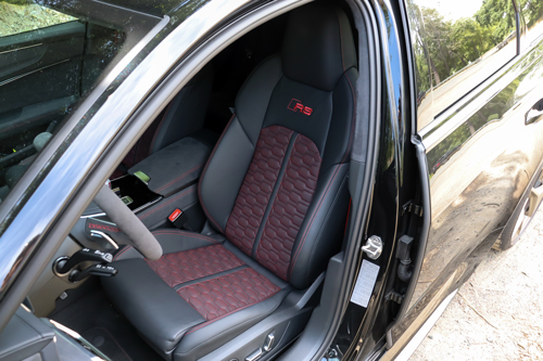 2024-Audi-RS6-Performance-drivers-seat