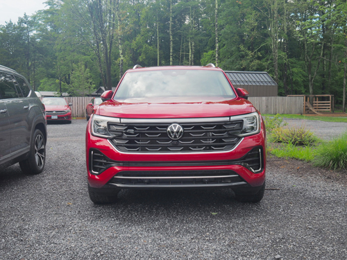 2024-Volkswagen-Atlas-front