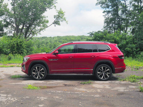 2024-Volkswagen-Atlas-side