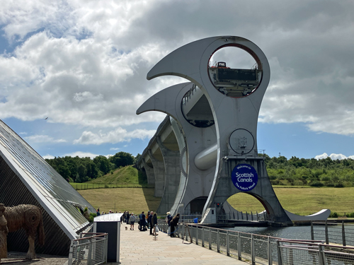 The-Falkirk-Wheel-replaces-locks