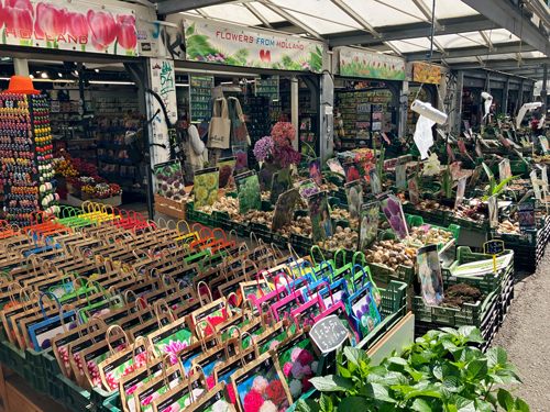 The-floating-garden-market