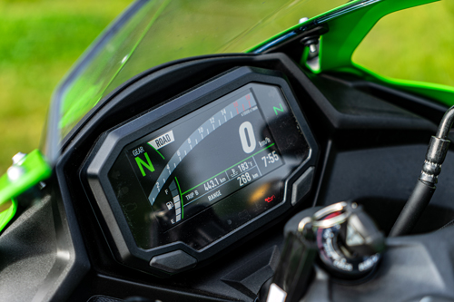 2023-Kawasaki-Ninja-ZX-4RR-dash