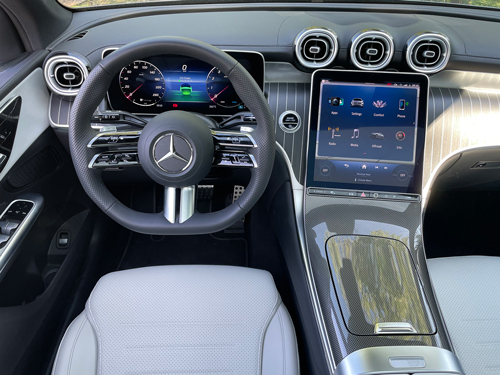 2023-Mercedes-Benz-GLC300-dash-1