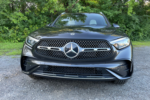 2023-Mercedes-Benz-GLC300-front