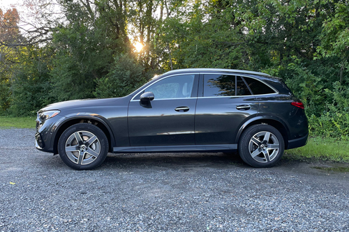 2023-Mercedes-Benz-GLC300-side