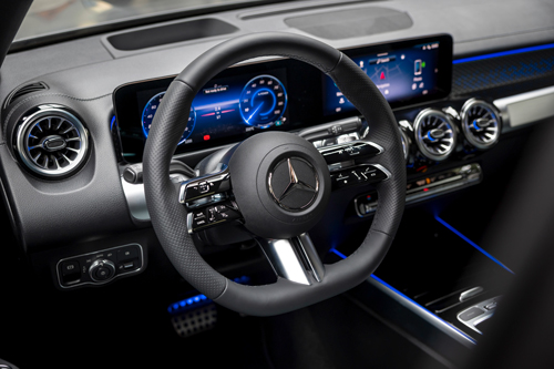 2024-Mercedes-Benz-EQB-dash