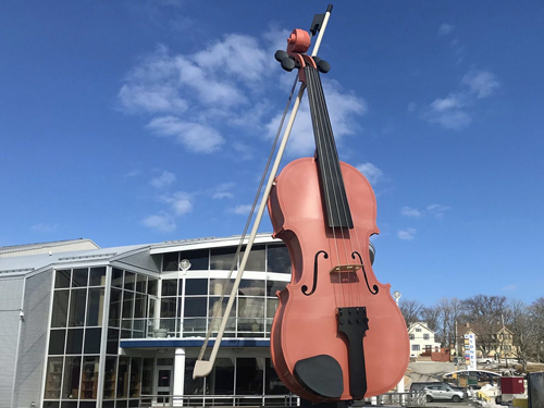 Cape-Breton-largest-fiddle