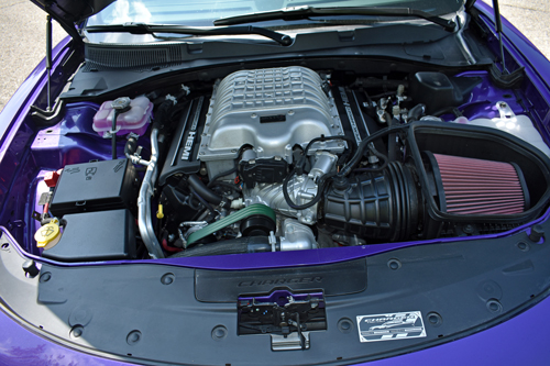 Dodge-Charger-SRT-Hemi-engine-1
