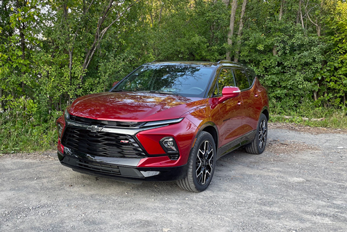 2023-Chevrolet-Blazer-AWD-RS-front-three-quarters