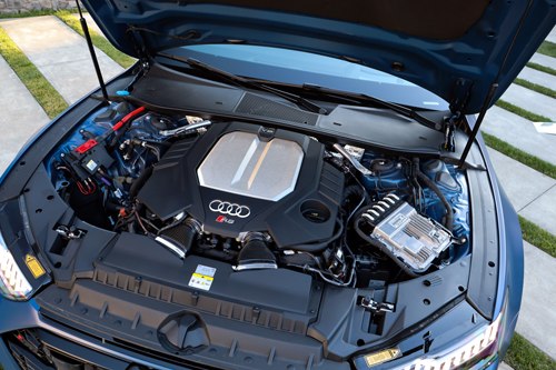 2024-Audi-RS7-Performance-engine