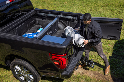 2024-Ford-F-150_Pro-Access-Tailgate_02