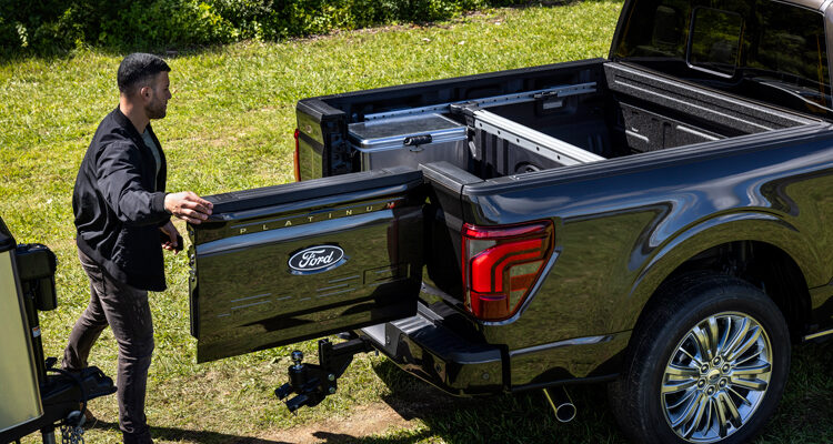 2024-Ford-F-150_Pro-Access-Tailgate_03