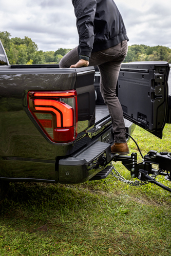 2024-Ford-F-150_Pro-Access-Tailgate_06