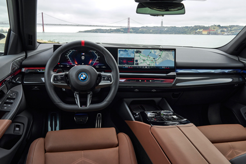 2014-BMW-i5-M60-xDrive_dash